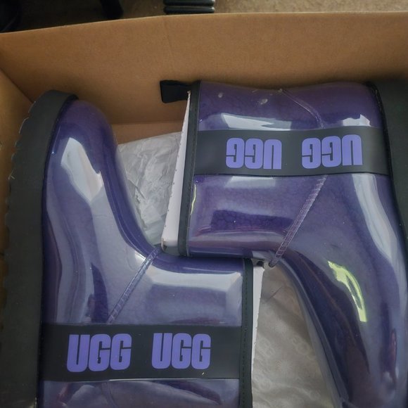 UGG - Picture 2 of 2